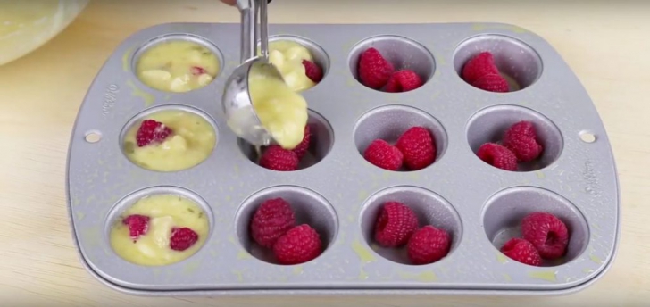 Brioşe din 3 ingrediente, fără zahăr şi fără făină