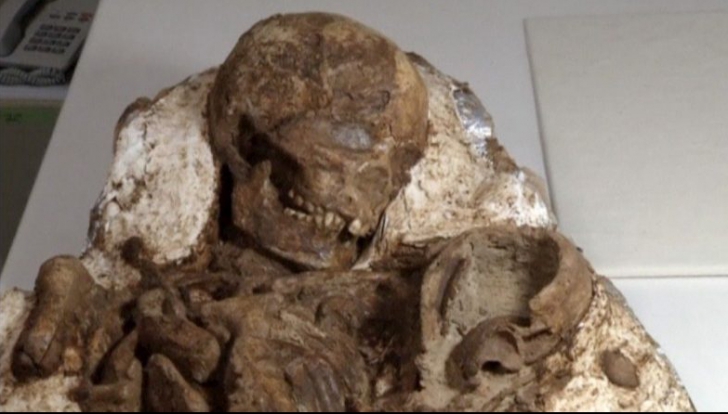 Descoperirea care i-a făcut pe arheologi să plângă. Ce ține în mână o mumie veche de 4.800 de ani