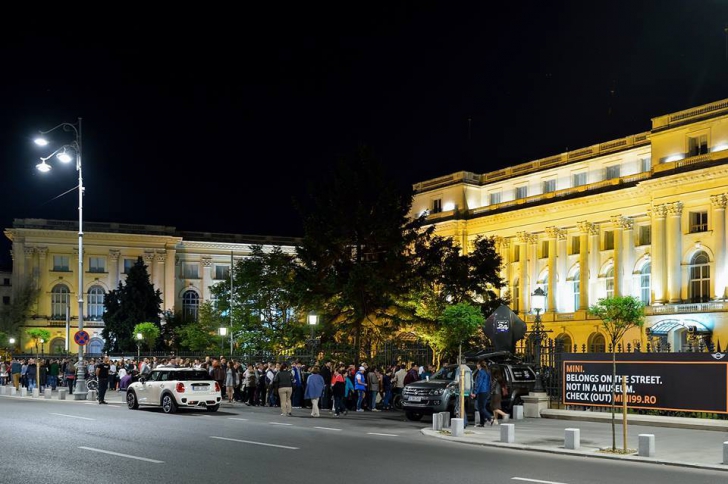 Zeci de mii de români au luat cu asalt Noaptea Muzeelor. 15.000 de oameni, la Palatul Regal