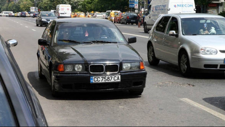  Înmatriculările auto în Bulgaria, mai scumpe. Ce decizie a luat Parlamentul de la Sofia