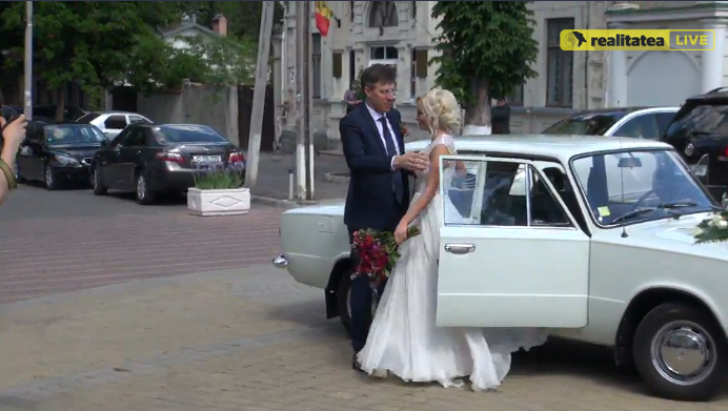 Primele imagini de la nunta primarului Chişinăului. Cum arată mireasa
