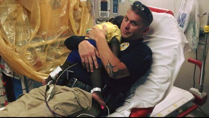 A găsit un copil abandonat în spital. L-a luat în brațe și i-a șoptit ceva. Asistentele au plâns!