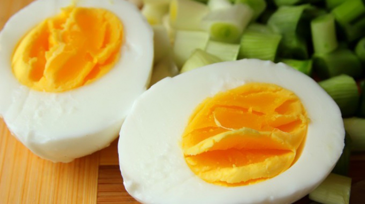 Ţi-au rămas ouă roşii de la Paşte? Iată cum le poţi folosi: trei reţete inedite