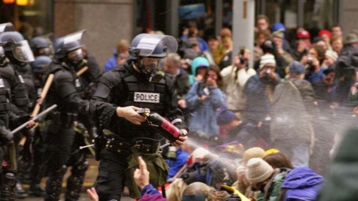 Protestele violente din Washington. Poliţişti răniţi, persoane reţinute 