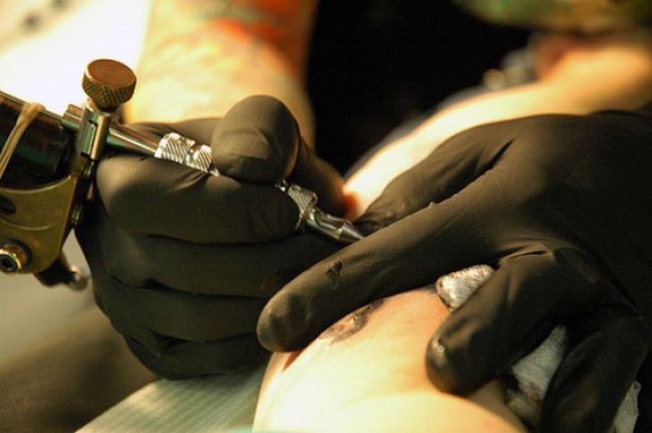 Cele mai dureroase tatuaje ale momentului! Ai avea curaj să-ți tatuezi aceaste zone?