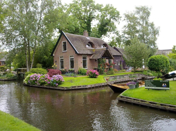 Satul Giethoorn