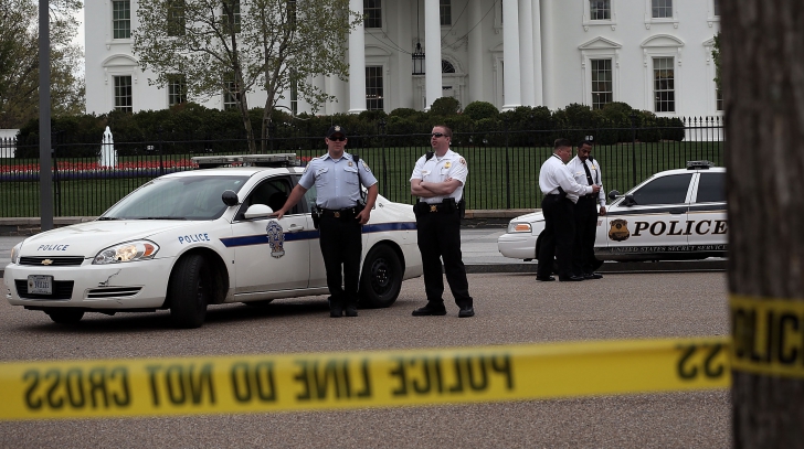 Focuri de armă la Casa Albă! Poliţia şi ambulanţele au împânzit zona