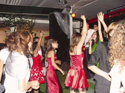 Banchetul Absolvenților de clasa a XII-a: mult teribilism, tutun, alcool și obligatoriu…manele!  