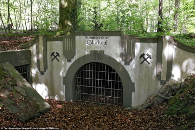 Cea mai tare provocare a verii: Găsește femeia dezbrăcată din poză