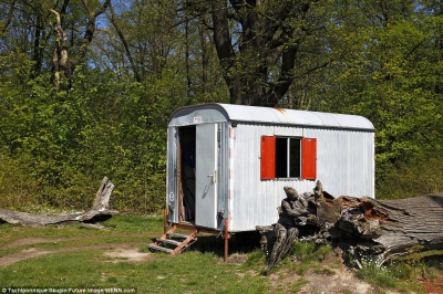 Cea mai tare provocare a verii: Găsește femeia dezbrăcată din poză