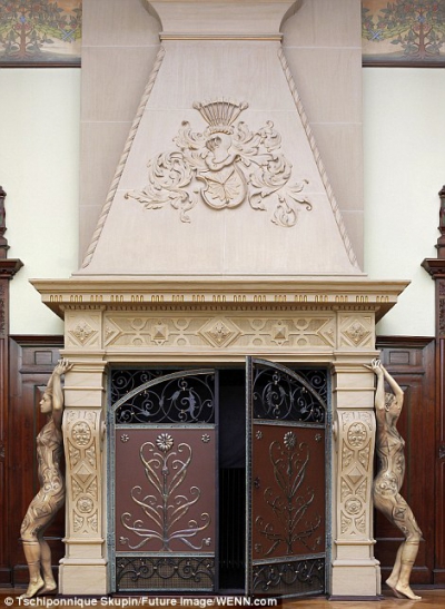 Cea mai tare provocare a verii: Găsește femeia dezbrăcată din poză