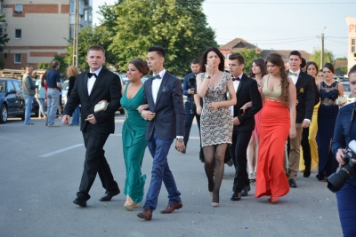 Banchetul Absolvenților de clasa a XII-a: mult teribilism, tutun, alcool și obligatoriu…manele!  