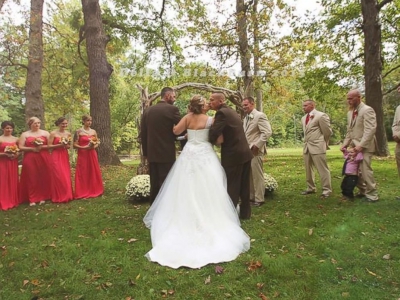 Fratele miresei a oprit nunta și a ieșit. Invitații, șocați. Când s-a întors, toți erau în lacrimi