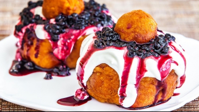 Papanaşi cu sm&acirc;ntănă şi dulceaţă. O gospodină din Bucuvina a dezvăluit reţeta tradiţională