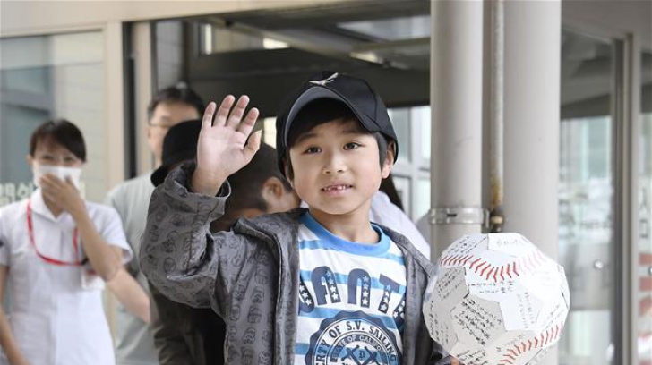 Emoţionant: primele cuvinte spuse tatălui de băieţelul din Japonia care a rătăcit 6 zile în pădure