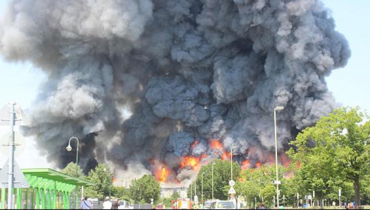 Incendiu uriaș într-un centru pentru refugiați din Dusseldorf: zeci de persoane rănite