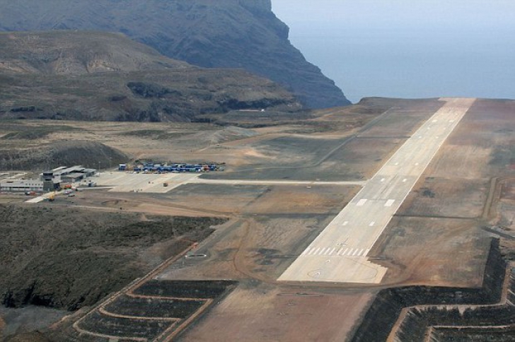 Aeroportul de 300 de milioane de euro pe care niciun avion nu poate să aterizeze