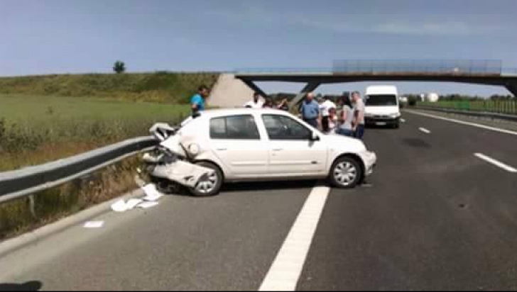 Trei femei au fost rănite după ce au intrat cu maşina într-un TIR pe autostradă A4