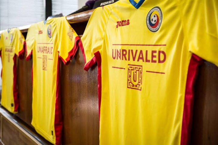 UNTOLD și Federația Română de Fotbal a lansat primele tricouri cântătoare