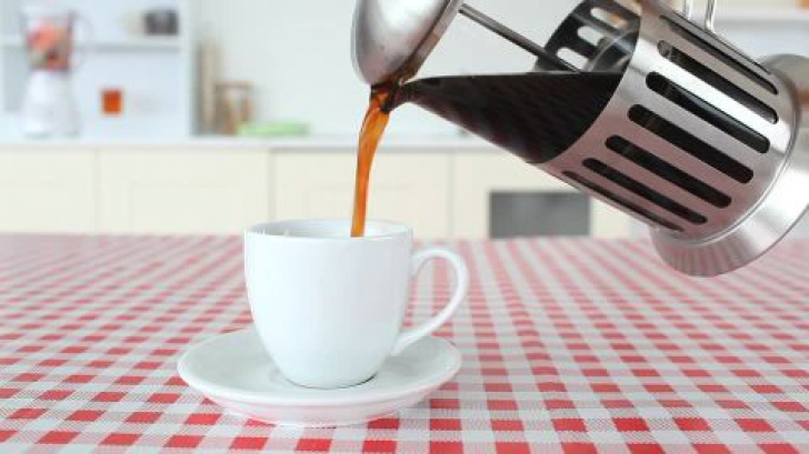 3 greșeli pe care sigur le faci când prepari cafea. Renunță la ele imediat