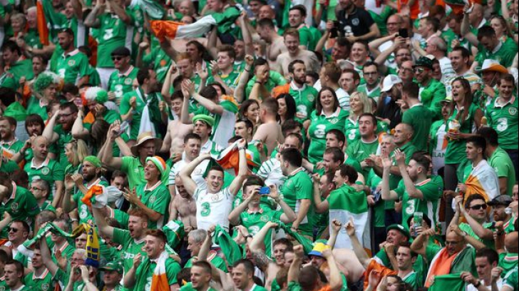 EURO 2016. Suporterii Irlandei au văzut un francez ieșind pe balcon. Ce a urmat? Râzi cu lacrimi