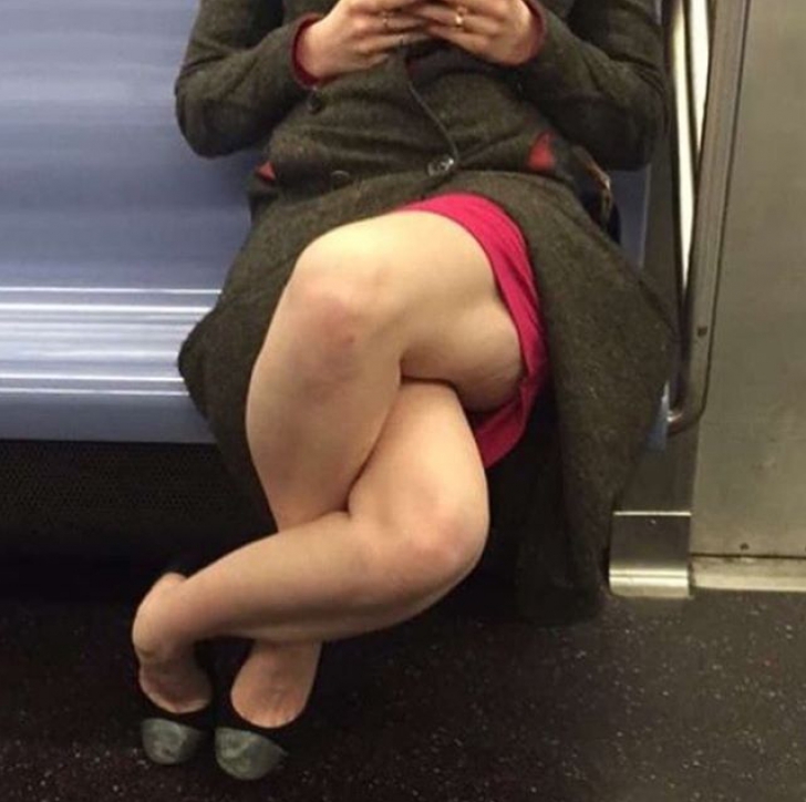 Imaginea care te va lăsa fără cuvinte. Cum a fost fotografiată această femeie în trenul de metrou