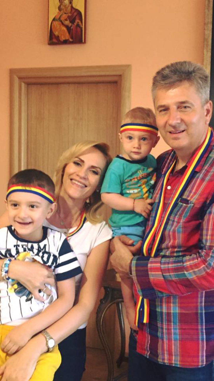 ROMÂNIA-FRANŢA. FOTO. Cum şi-a pregătit Gabi Firea familia pentru meci