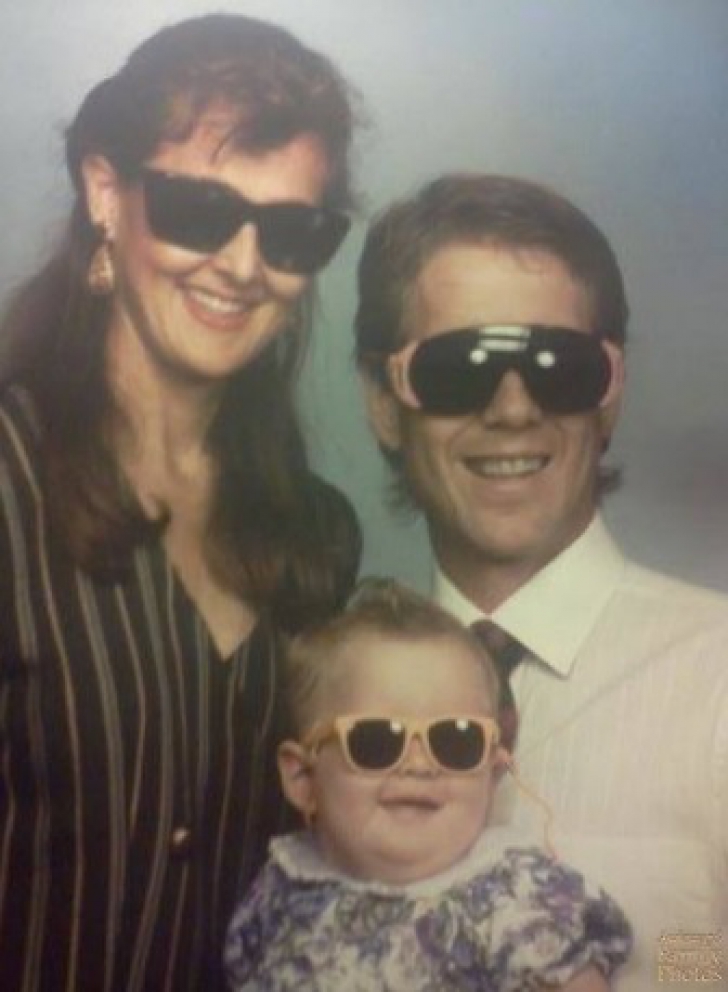 Cele mai PENIBILE fotografii de familie. Spectacol grotesc! Ce a fost în capul lor?