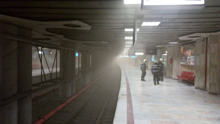 Incendiu la metrou. Circulaţia pe magistrala M2 Berceni- Pipera a fost reluată GALERIE FOTO