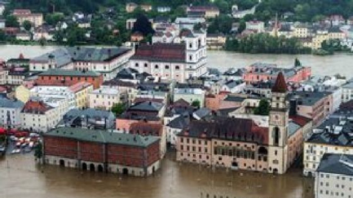 Europa, sub inundaţii. Franţa, Austria şi Germania, în alertă. Trei cadavre găsite într-o casă