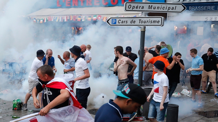 Incidente violente între suporteri şi forţele de ordine la Marsilia
