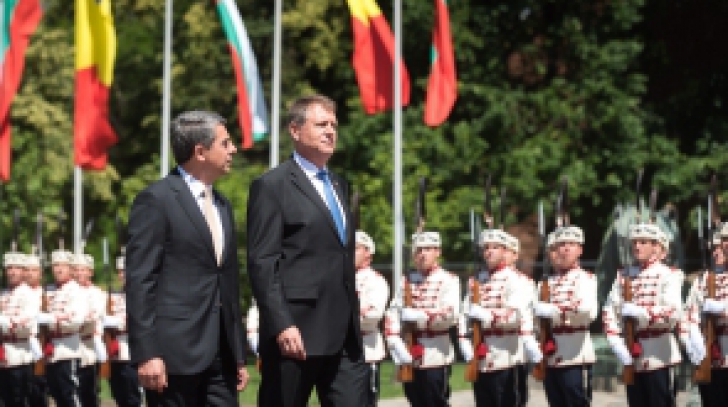 Bulgaria face de râs România: Atac fără precedent la adresa lui Klaus Iohannis și Dacian Cioloș