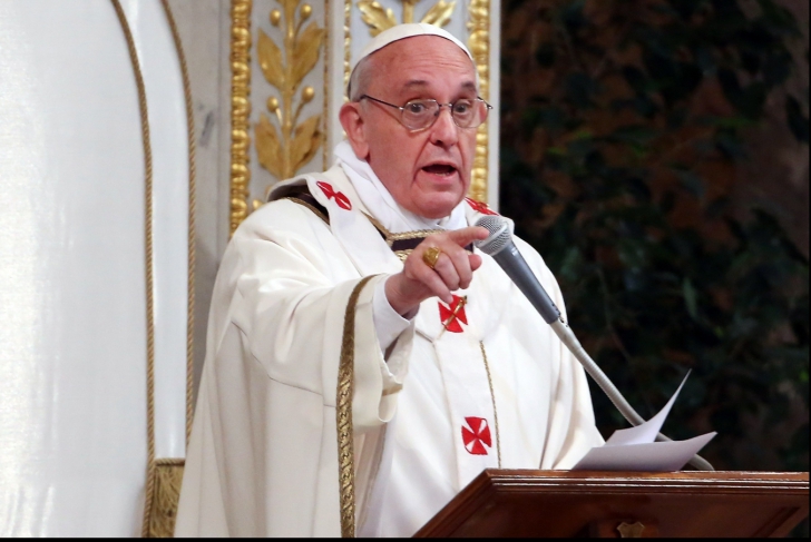 Papa: Biserica ar trebui să le ceară iertare homosexualilor