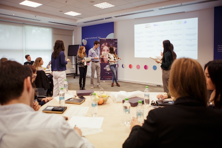 Studenţii români, premiaţi în programul de training pentru competiţia CEO Challenge a P&G (P)