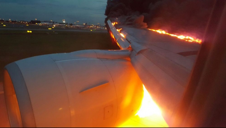 Un avion care zbura spre Milano a luat foc pe pistă. Incendiul, surprins de camerele de supraveghere