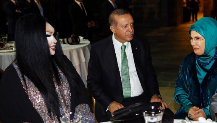Erdogan, la cină cu o divă transexuală, imediat după ce un eveniment LGBT a fost dispersat violent