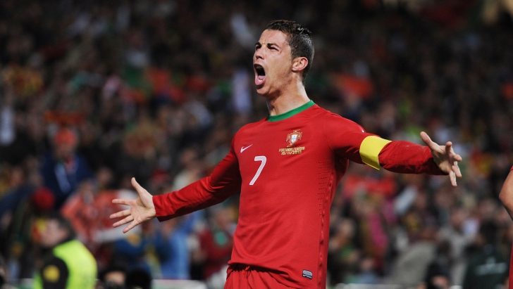 EURO 2016. Gest ULUITOR al lui Cristiano Ronaldo. Cum i-a aruncat în apă microfonul unui reporter