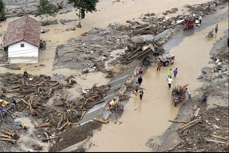 Inundații catastrofale în China! Cel puțin 14 morți, zeci de dispăruți