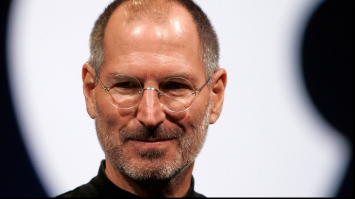 Întrebarea care i-a schimbat viaţa lui Steve Jobs