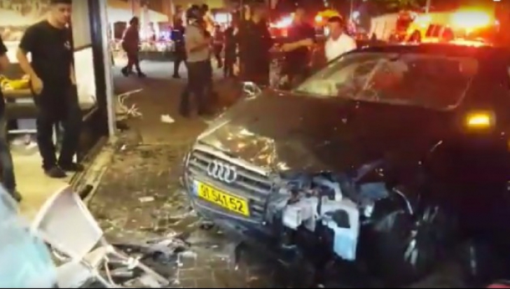 Accident îngrozitor! A condus mașina, în mod intenționat, spre restaurant: 3 morți, 6 răniți