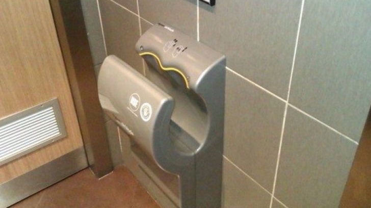 Motivul terifiant pentru care NU ar trebui să mai foloseşti uscătoarele de mâini din toaletele publi