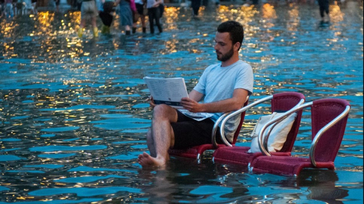 Veneția este inundată. Ce fac localnicii? Incredibil