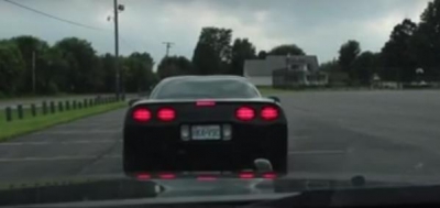 Doi agenţi au oprit în trafic un Corvette. L-au tras jos pe şofer, l-au arestat, ce a urmat e ŞOC!