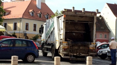 Tragedie în Sibiu: tânăr de 26 de ani, strivit de maşina de gunoi