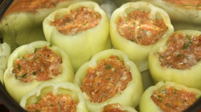 REŢETĂ ARDEI UMPLUŢI. Se fac imediat şi sunt extrem de gustoşi!