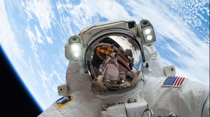 Cât rezistă un om în spaţiul cosmic fără costum de astronaut