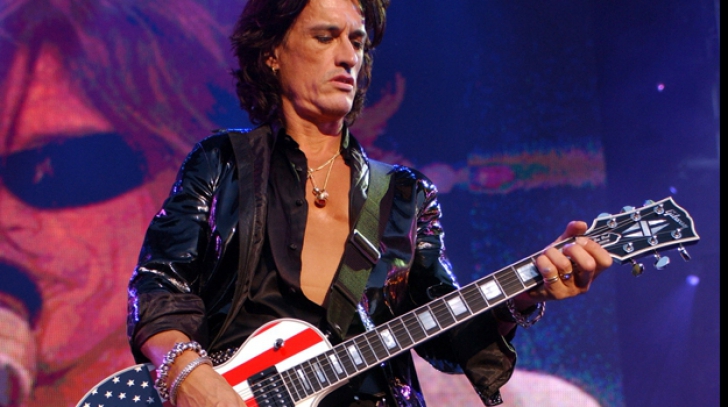 Joe Perry, chitaristul formației Aerosmith, a suferit un infarct pe scenă 