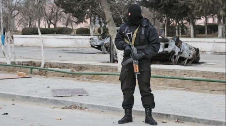 Alertă teroristă în Kazahstan. Doi polițiști și un civil au fost uciși în plină stradă