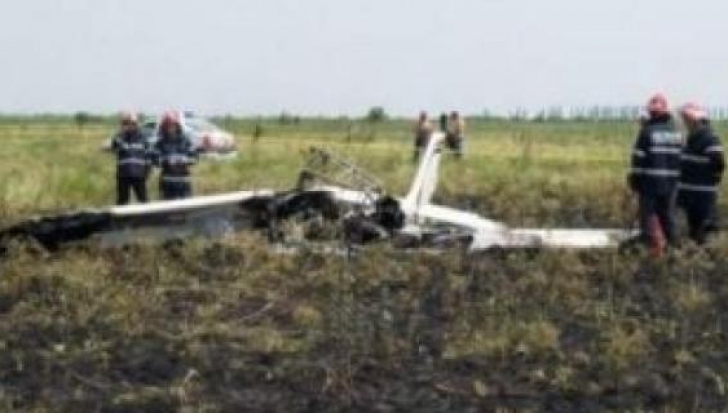 UPDATE. Un avion de mici dimensiuni s-a prăbuşit în judeţul Braşov. Doi oameni au murit