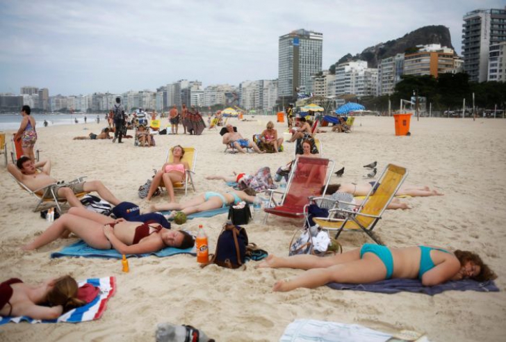 Viaţă de turist pe plajele de la Rio, înainte de JO. Imaginile astea sunt de senzaţie 